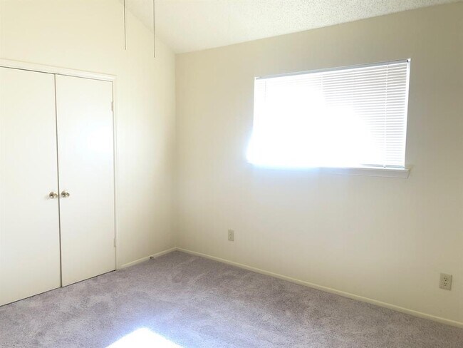 Building Photo - 2212 Millstone Dr