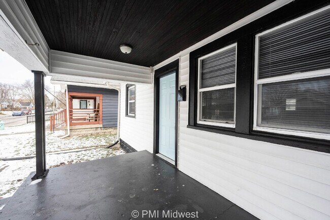 Building Photo - Charming 2 Bed, 1 Bath Rental in Indianapolis!