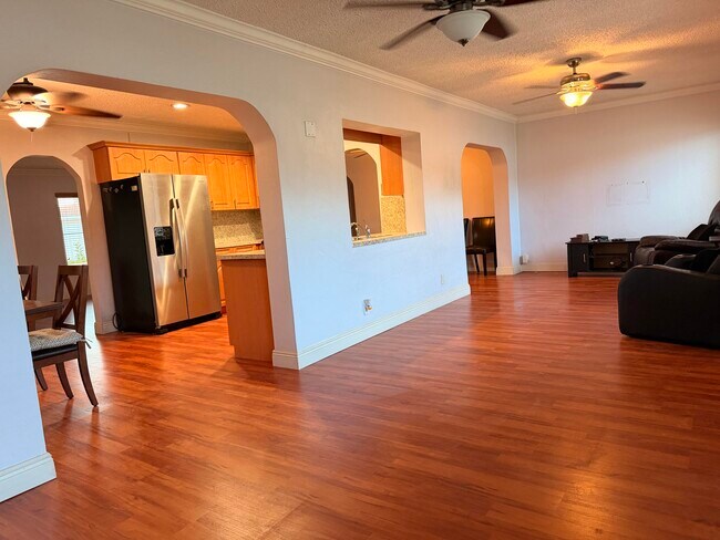 Building Photo - 5806 NW 86th Terrace