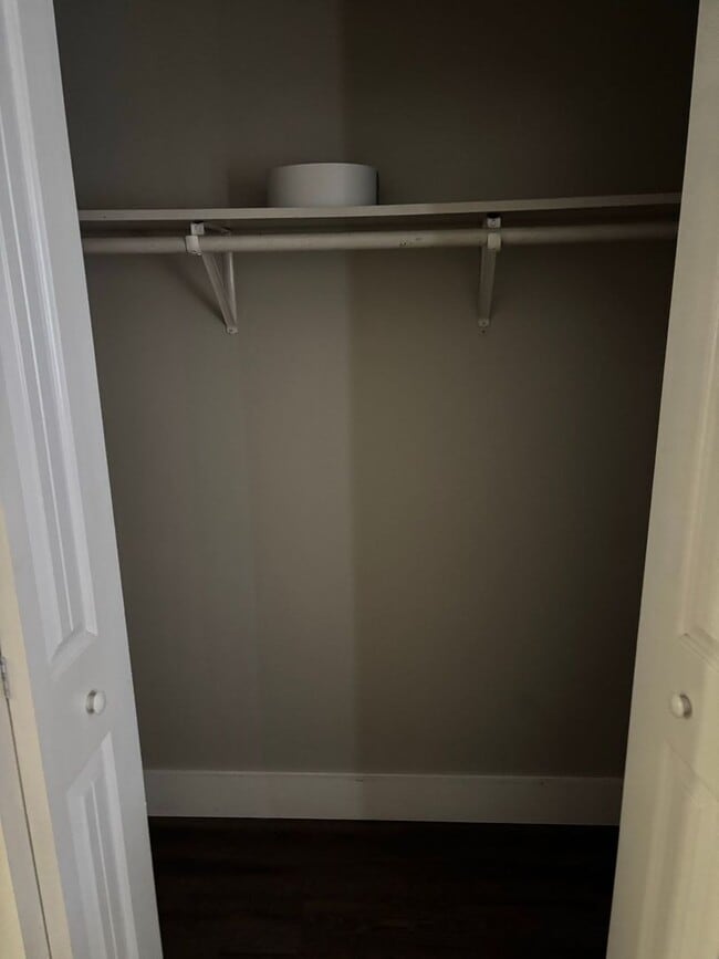 Building Photo - Spacious 3 Bedroom 2 Bath apartment!