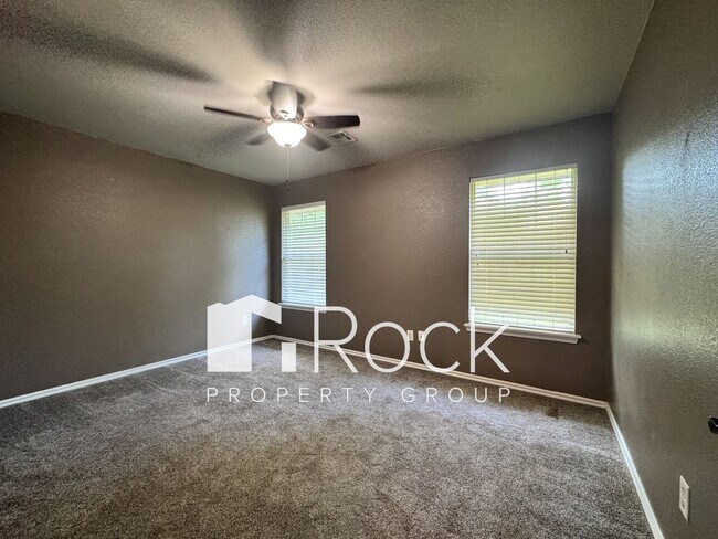 Building Photo - 4 Bedroom Home in Moore