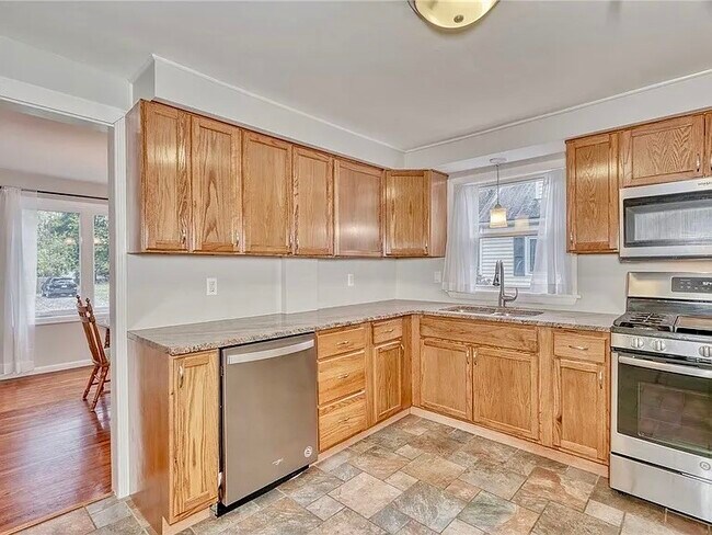 Building Photo - 78 Kimbark Rd