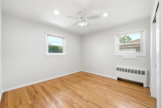 Building Photo - 14 Oak Dr