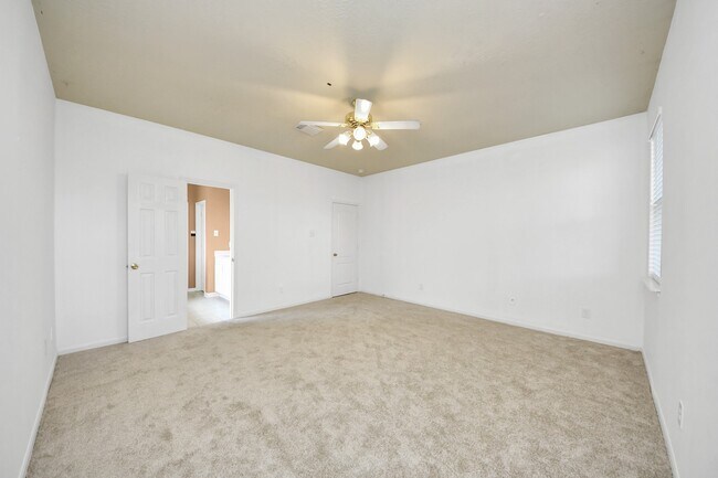 Building Photo - 13114 Oak Ledge Dr