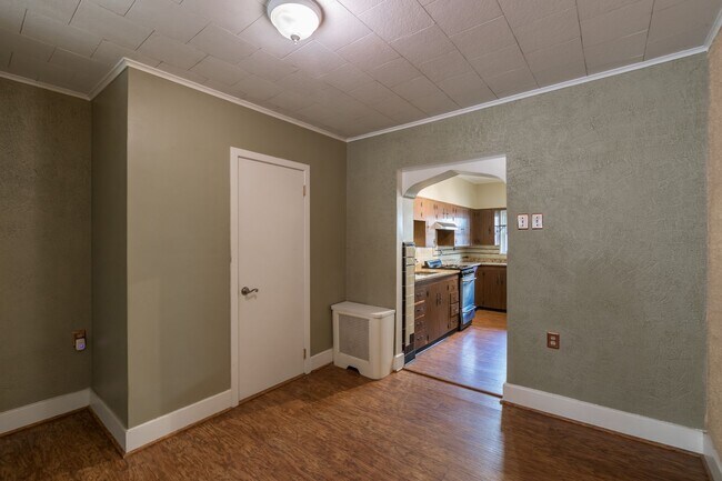 Building Photo - Charming South Philadelphia Home