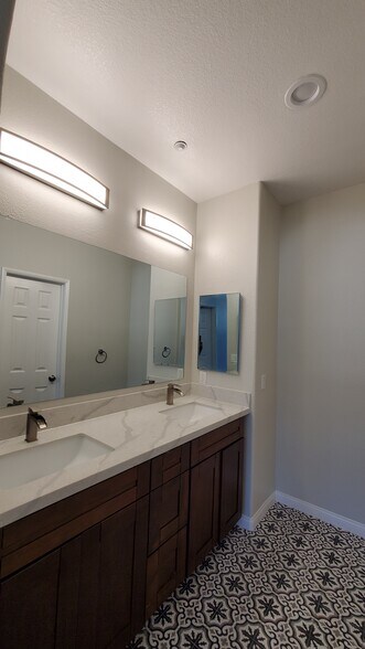 Master bathroom - 1286 Fools Gold Way