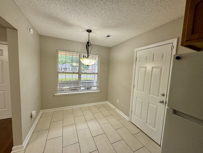 Building Photo - 103 Balsam Poplar Way