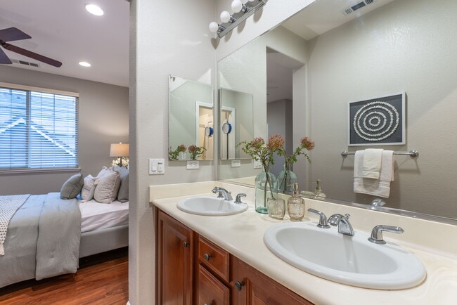 Building Photo - 1070 Tourmaline Ter