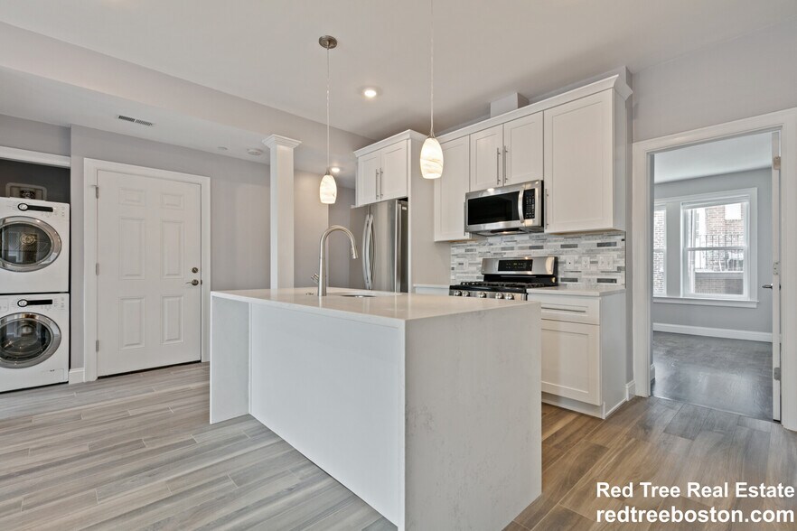 Building Photo - 142 Sutherland Rd