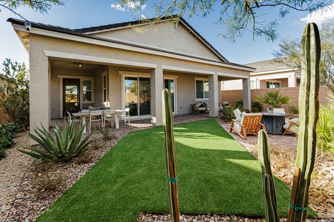 Building Photo - One Story Model Home