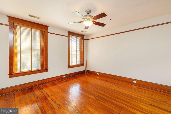 Building Photo - 7 N Loudoun St