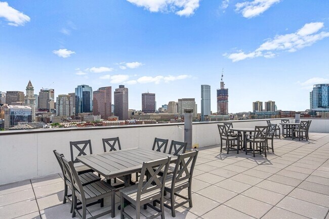 Building Photo - 300 Commercial St