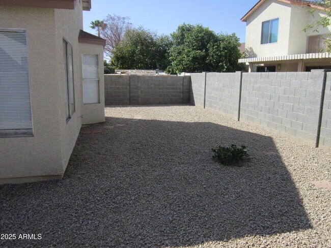 Building Photo - 8820 W Greenbrian Dr