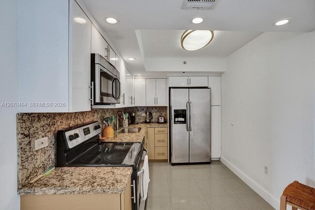 Building Photo - 20515 E Country Club Dr