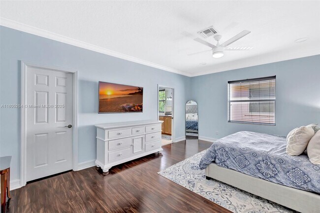 Building Photo - 853 SW 11th Ct
