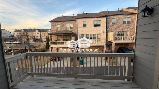 Building Photo - 328 Commons Ave