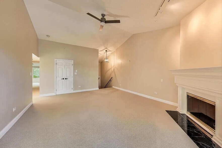 Great Room - 25 Shoreline Rd