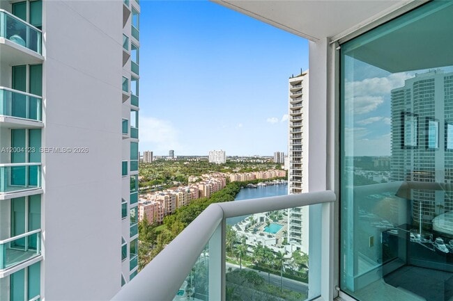 Building Photo - 19400 Turnberry Way