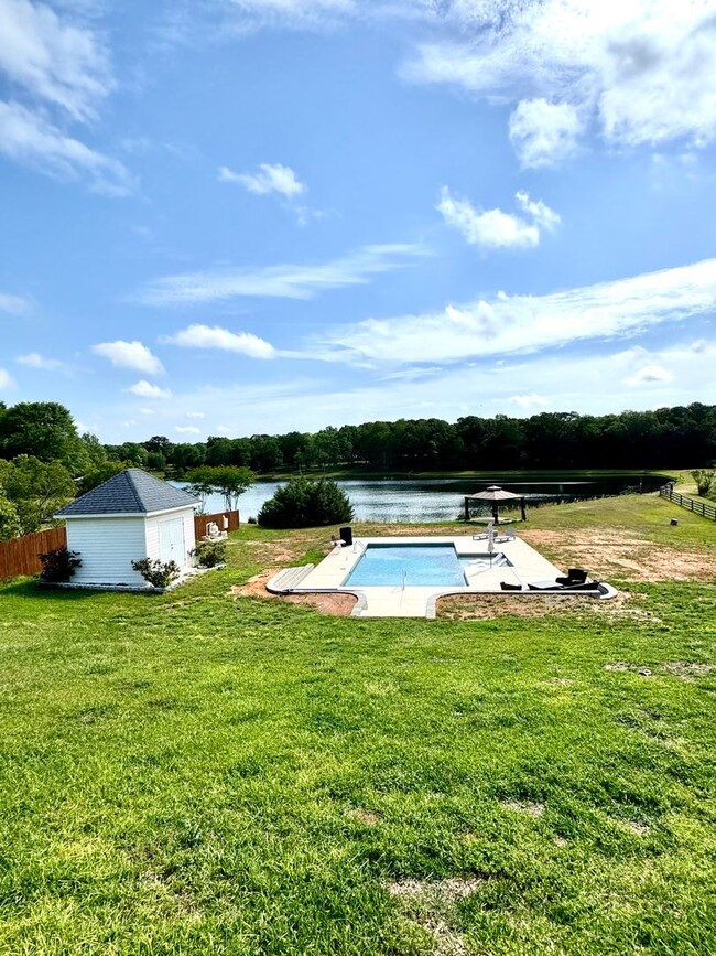 Building Photo - 437 County Rd 561