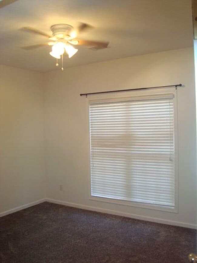 Building Photo - Ready to Rent!