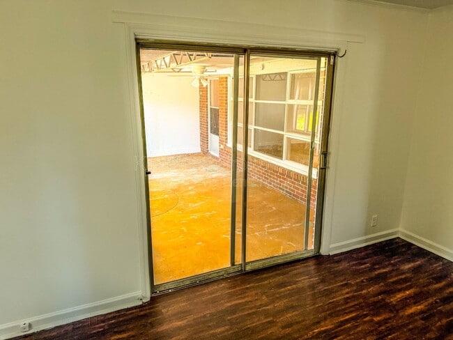 Building Photo - 2063 Fairway Dr