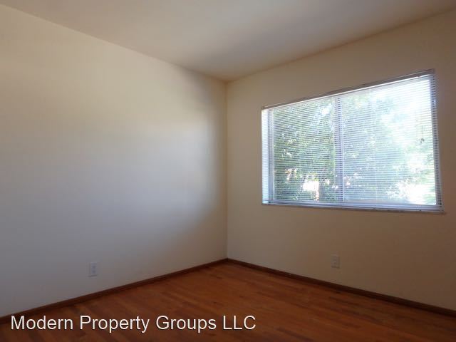 Building Photo - 1728 E Broadway