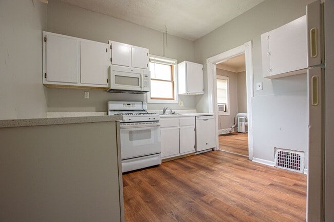 Building Photo - 2 Bedroom / 1 Bath House