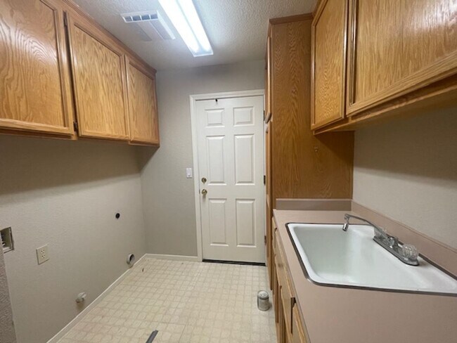 Building Photo - Gorgeous single story Gold River home in C...