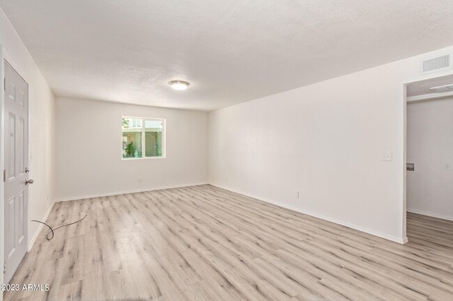 Building Photo - 2633 W Ocotillo Rd