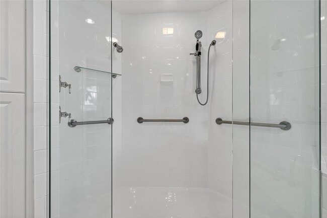 Building Photo - 555 5th Ave NE