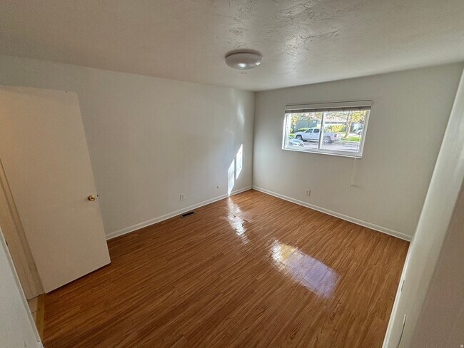 Building Photo - 1461 W 400 S