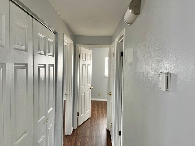 Building Photo - 326 W 4 Plex