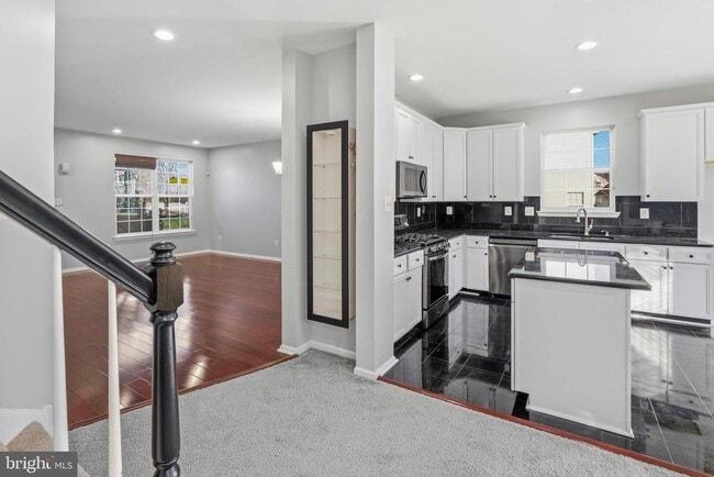 Building Photo - 109 Holly Dr