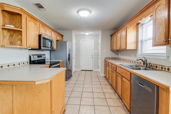 Building Photo - 8709 Palmetto Dr