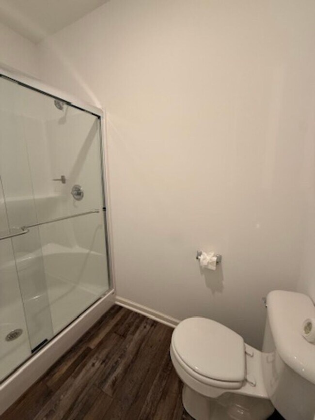 Building Photo - Stunning Modern Ranch for Rent near Lake F...