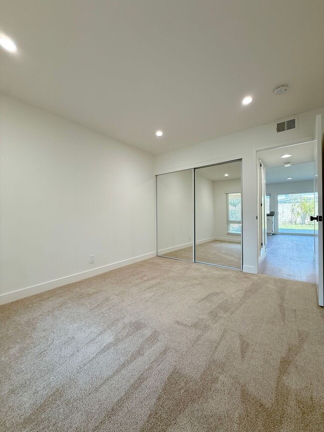 Building Photo - Greenbrook Estate Home