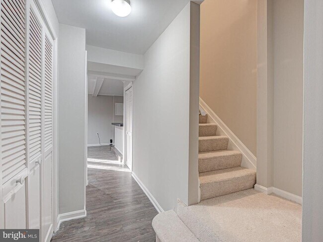 Building Photo - 10332 Mockingbird Pond Ct