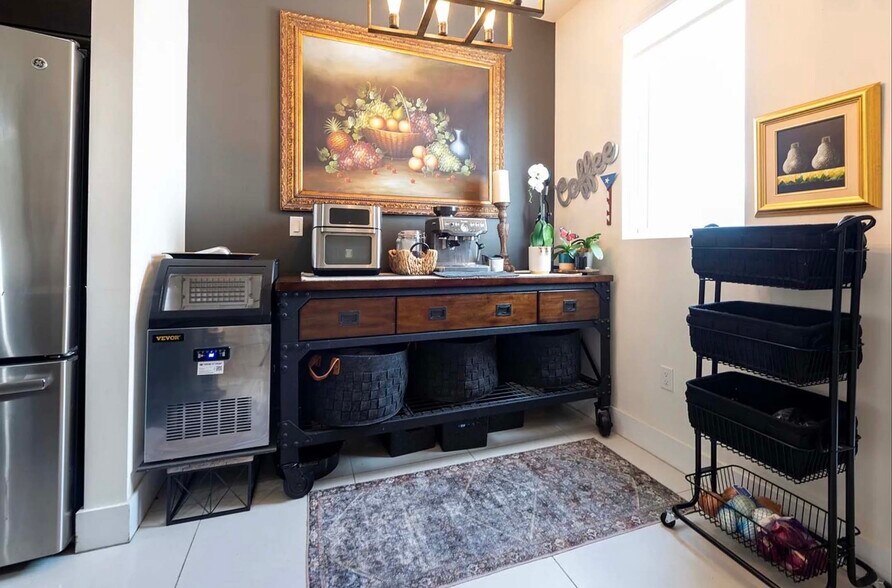 Kitchen Nook - 10260 NW 63rd Ter