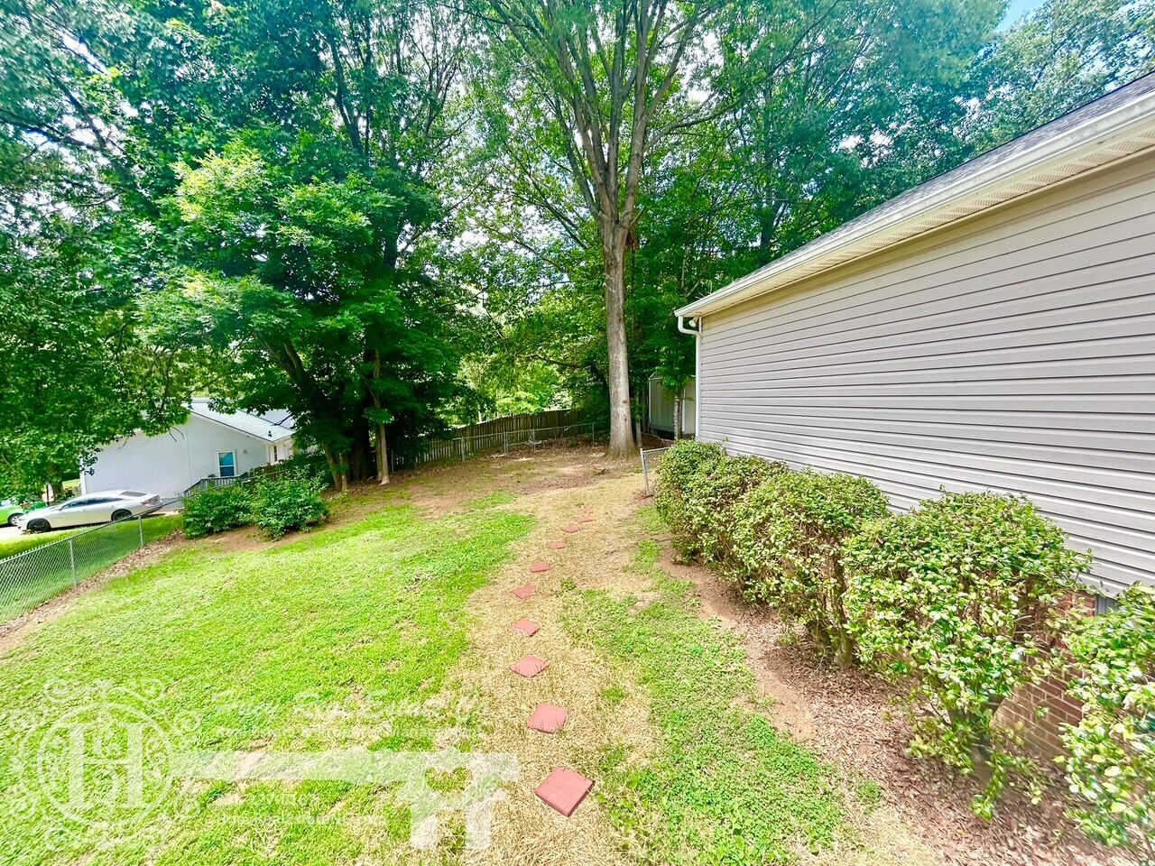 Side Yard View - 1121 E Gilbreath St
