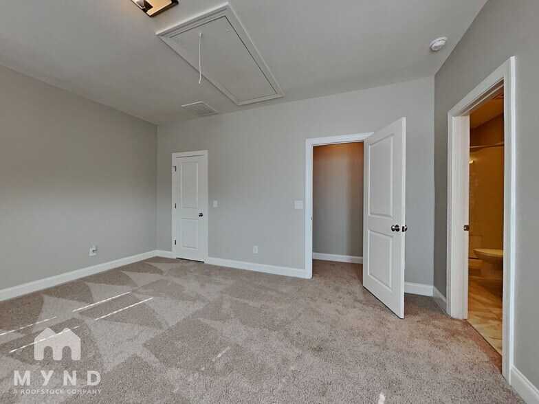 Building Photo - 2547 Statesville Ave