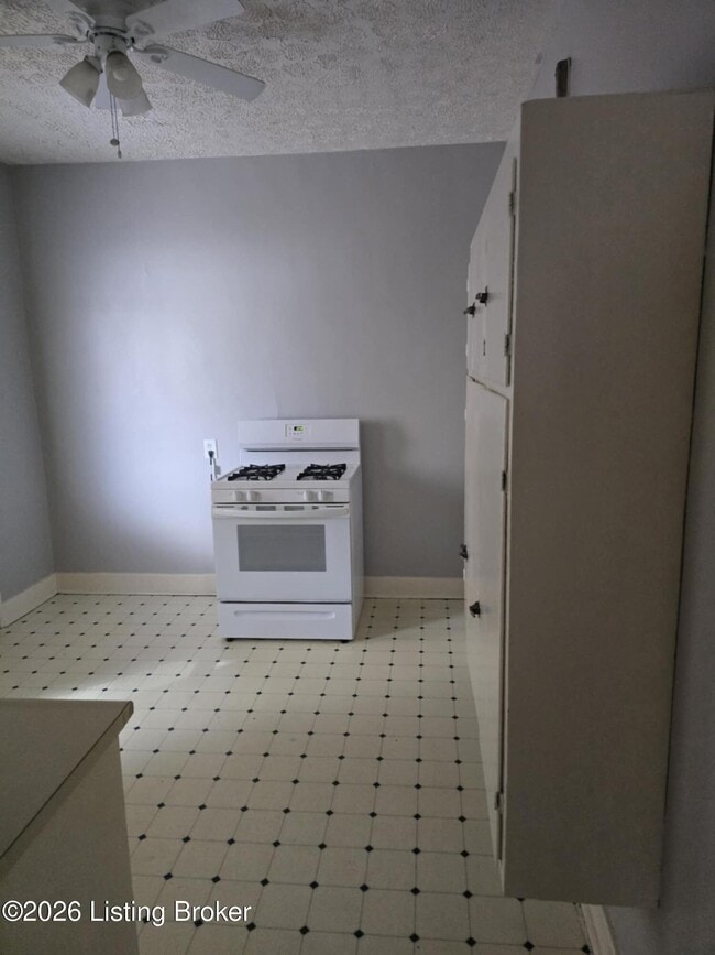 Building Photo - 1841 Roanoke Ave