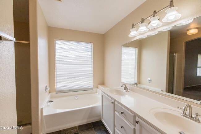 Building Photo - 15024 N 85th Dr