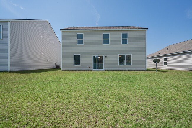 Building Photo - 135 Davila St