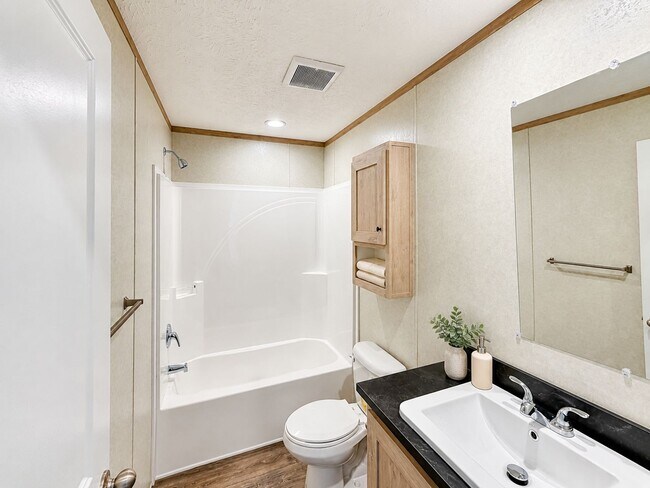 Building Photo - 5372 Lookout Ln