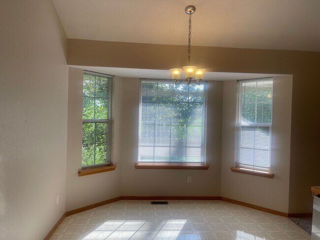 Building Photo - OZARK HOME CHECK OUT this charming 3 bedro...