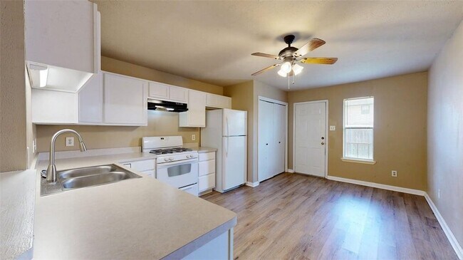 Building Photo - 805 San Pedro Dr