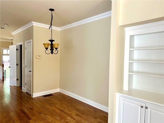 Building Photo - 10816 Ellicot Way