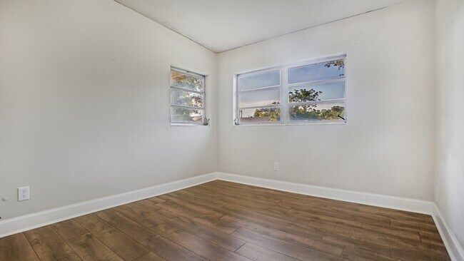 Building Photo - 5219 Bonnie Brae Cir