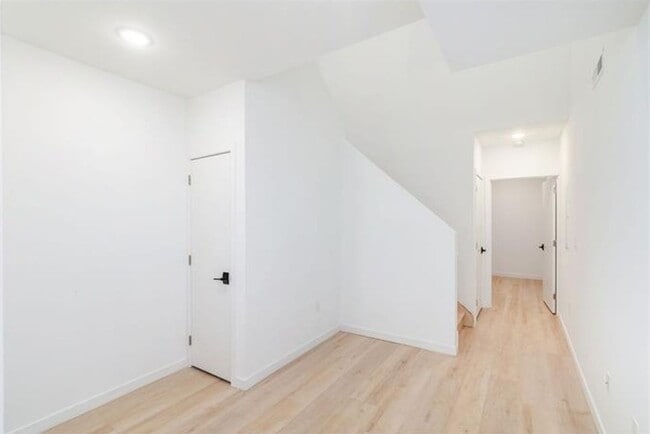 Building Photo - 2722 Hope St