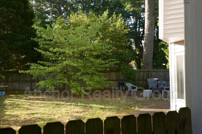 Building Photo - 331 Sunflower Ct